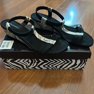 NWT Dana Buchman Sandal Wedge Snake Print